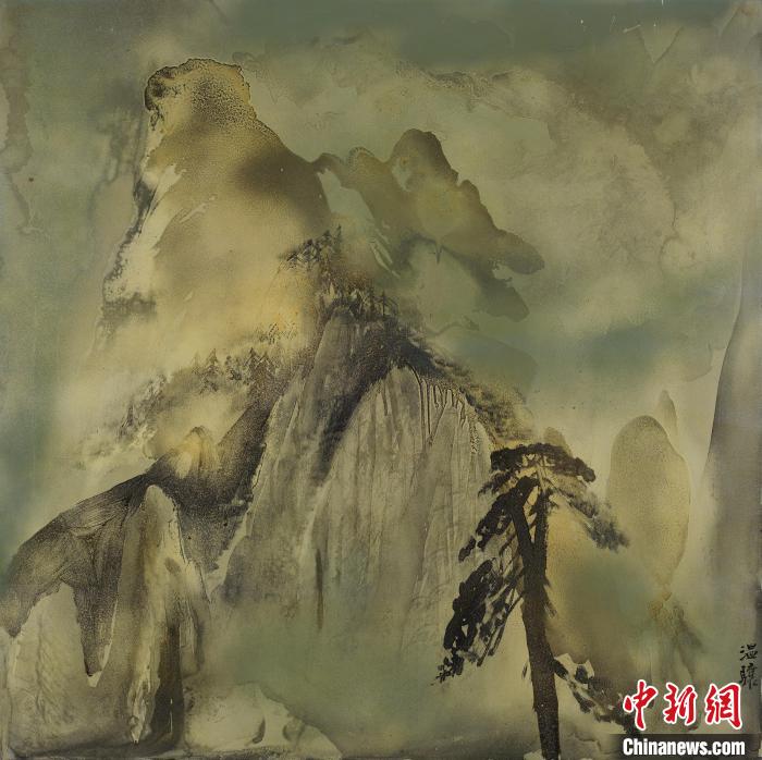 河内1.5分彩:“苍润——温骧的漆骨墨心”展览在深圳何香凝美术馆开幕