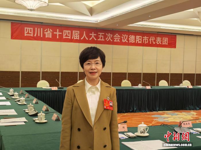 天顺娱乐登录:四川省人大代表吴泳:建议系统推进“老幼共托”服务体系建设